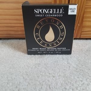 Spongellé sweet cedarwood body buffer